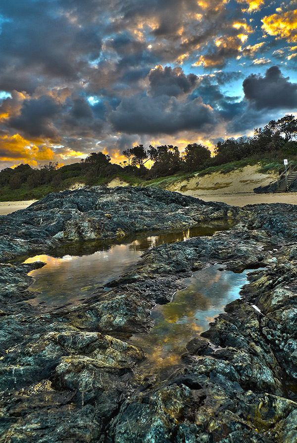 More rocks at Sawtell Beach (HDR Photo)