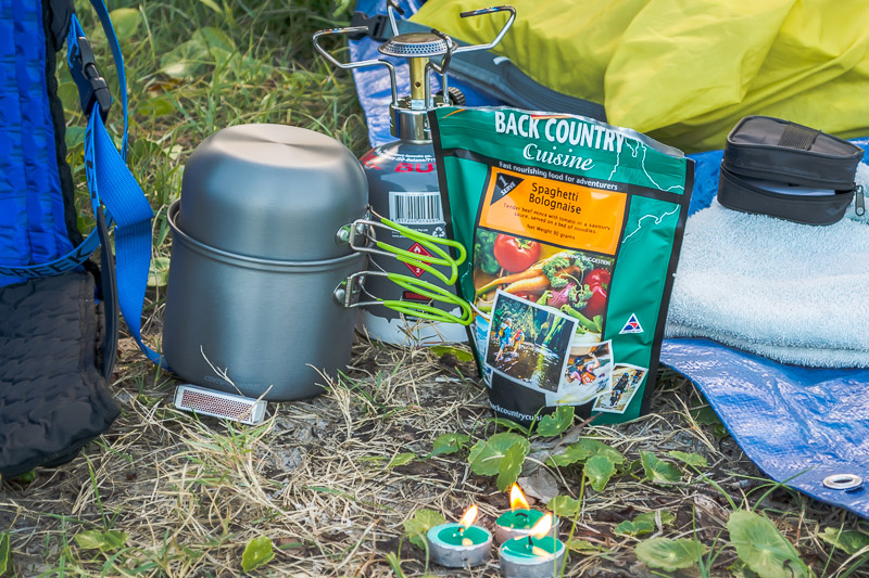 A quick kayak camping dinner: instant spaghetti bolagnaise